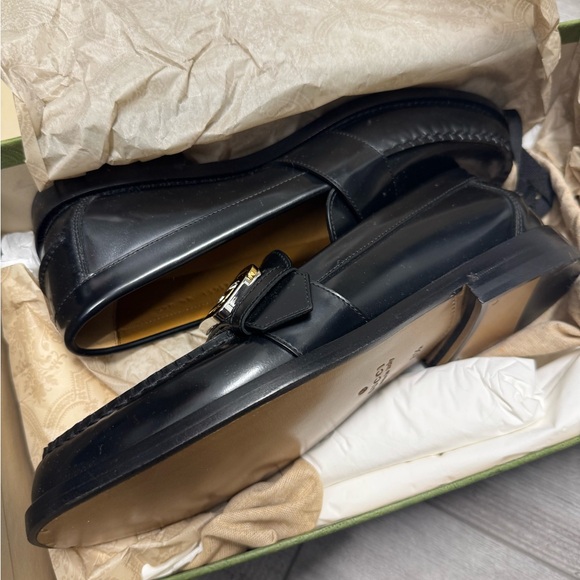 Gucci men’s shoes, size 8.5
Never worn, brand new, still in box. - Picture 4 of 6